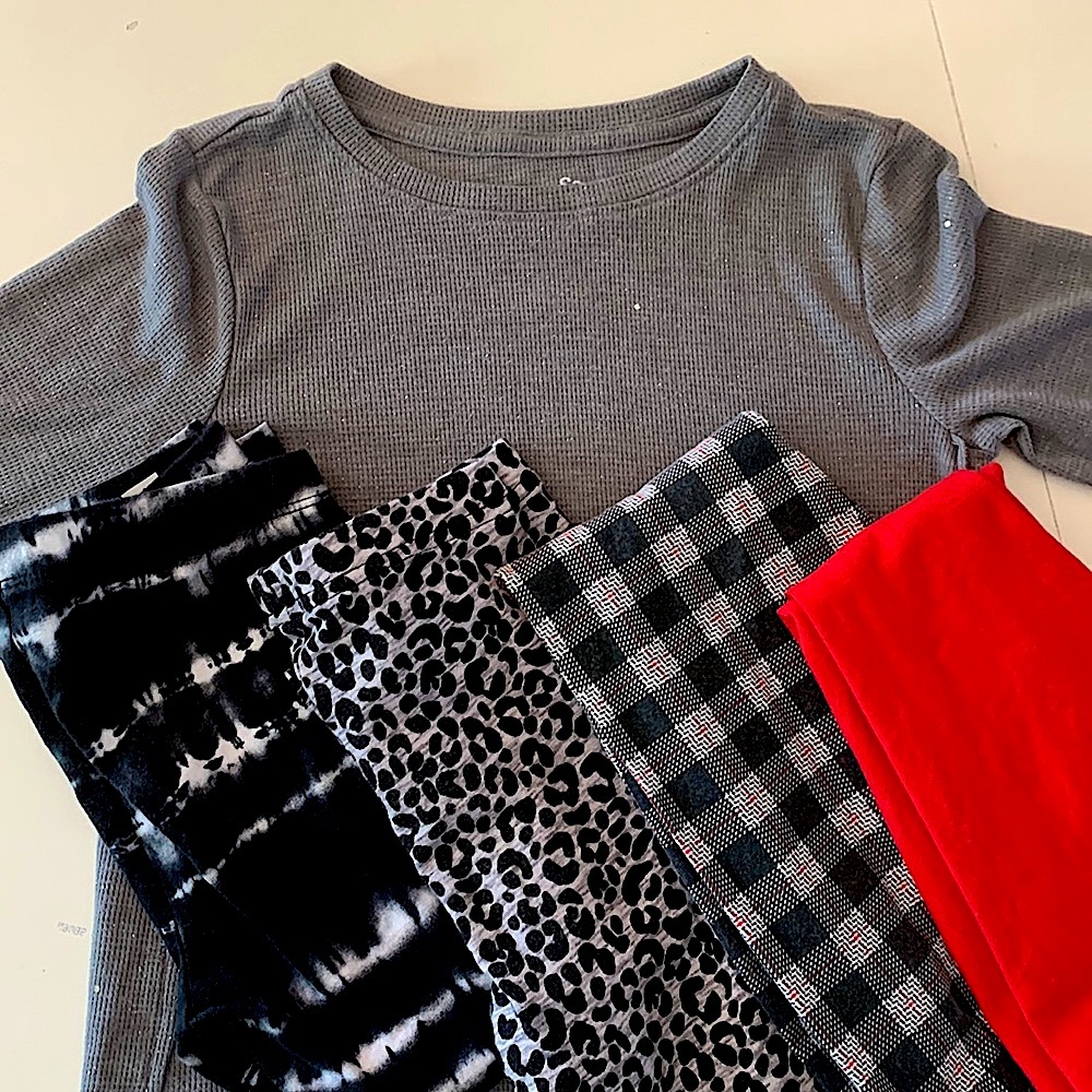 Medium sparkle waffle tee & 4 pairs leggings ( all medium)